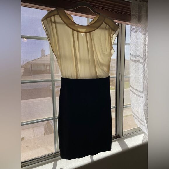 Halogen Dress Womens Beige Black Sleeveless Fitted Trim Sheath Size 4 - Picture 3 of 10